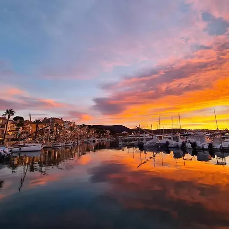 Vue Splendide - Situe A 50 Metres Du Bord De Et 2 Minutes Des Plages - Bandolina