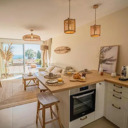 Vue Splendide - Situe A 50 Metres Du Bord De Et 2 Minutes Des Plages - Bandolina Apartment *